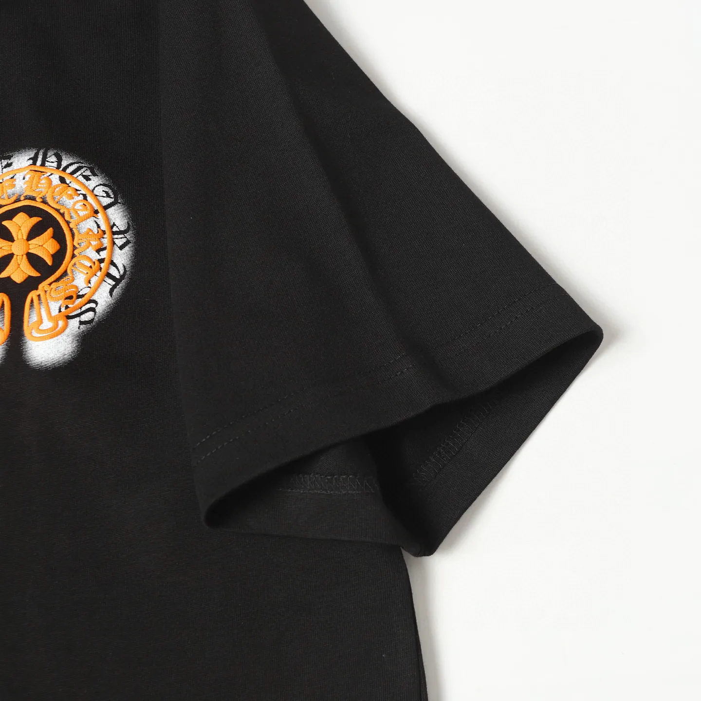 🅿️180 Chrome hearte/Chrome heart ch 25ss early spring Sanskrit horseshoe foam printed short-sleeved T-shirt. A must-have item for daily commuting for men and women in light luxury. The correct version is welcome to compare. Detailed features: ·280g 100% cotton double yarn jersey fabric. ·Special thickened 32 pieces of double-strand 1x1 thread in the same vat. ·Double-needle stitching process. ·Original main mark washed hangtag. Color: black white Size: XS-L